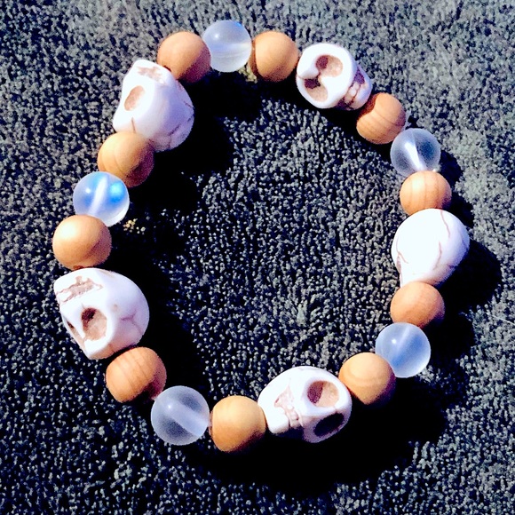 💀Handmade Skull bracelet with Aurora glass & wooden Sandalwood beads - Picture 6 of 8